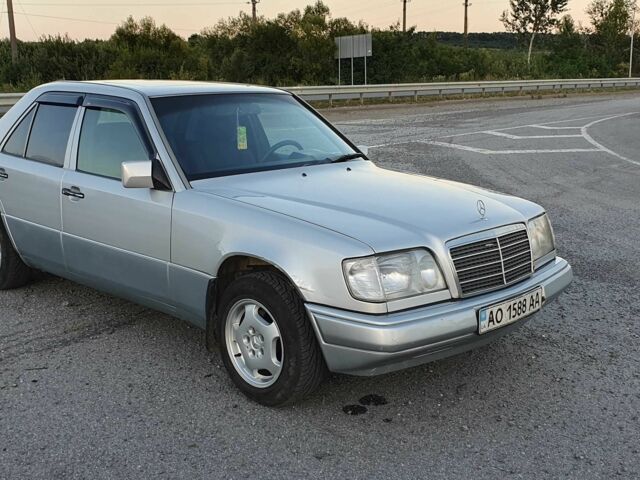 Сірий Мерседес Е-Клас, об'ємом двигуна 2 л та пробігом 400 тис. км за 3300 $, фото 2 на Automoto.ua