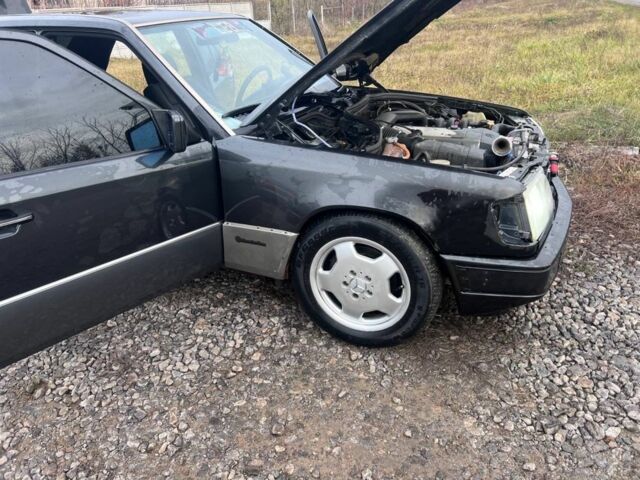 Сірий Мерседес Е-Клас, об'ємом двигуна 0 л та пробігом 353 тис. км за 3200 $, фото 1 на Automoto.ua