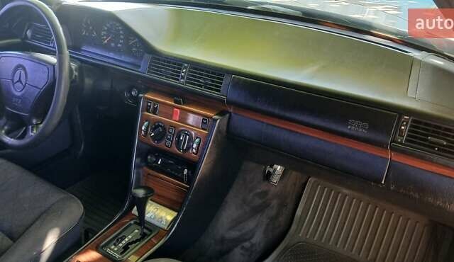 Сірий Мерседес Е-Клас, об'ємом двигуна 2.8 л та пробігом 391 тис. км за 3650 $, фото 16 на Automoto.ua