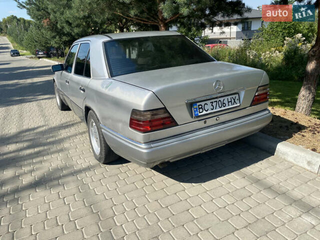 Серый Мерседес Е-Класс, объемом двигателя 2 л и пробегом 464 тыс. км за 5000 $, фото 5 на Automoto.ua