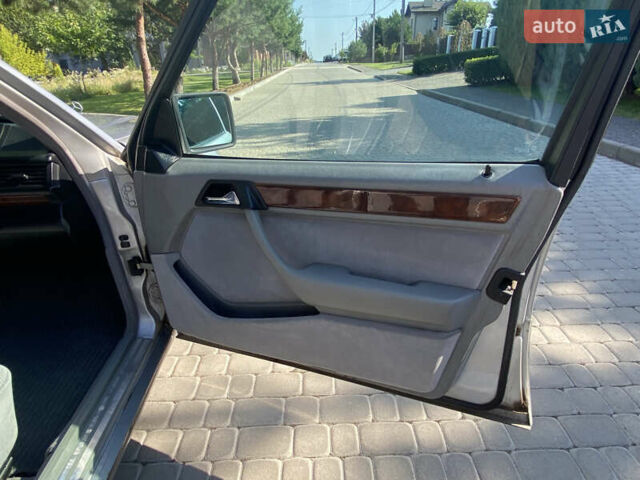 Серый Мерседес Е-Класс, объемом двигателя 2 л и пробегом 464 тыс. км за 5000 $, фото 14 на Automoto.ua