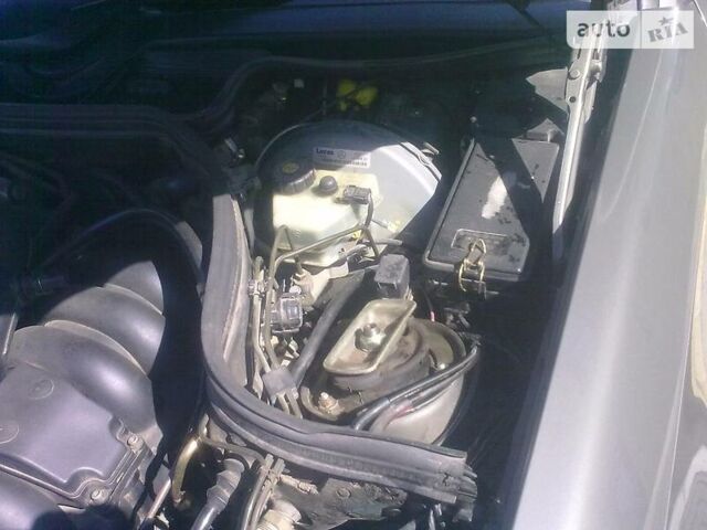 Серый Мерседес Е-Класс, объемом двигателя 3.2 л и пробегом 400 тыс. км за 5500 $, фото 9 на Automoto.ua