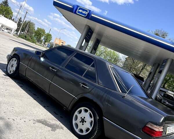 Сірий Мерседес Е-Клас, об'ємом двигуна 2.2 л та пробігом 460 тис. км за 2800 $, фото 16 на Automoto.ua