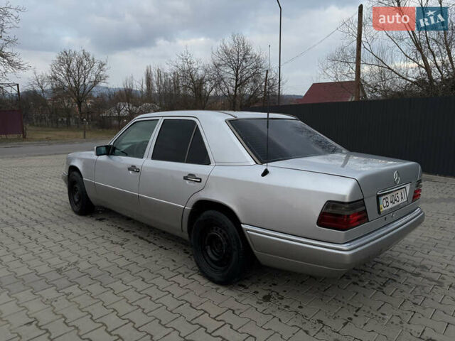 Сірий Мерседес Е-Клас, об'ємом двигуна 0 л та пробігом 300 тис. км за 2000 $, фото 4 на Automoto.ua