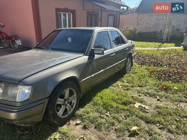 Мерседес Е-Клас 1994 у Сторожинце на Automoto.ua Сірий Мерседес Е-Клас, об'ємом двигуна 3.2 л та пробігом 480 тис. км за 1500 $, фото 4 на Automoto.ua