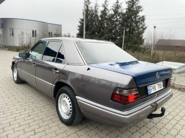 Серый Мерседес Е-Класс, объемом двигателя 2 л и пробегом 700 тыс. км за 1000 $, фото 3 на Automoto.ua