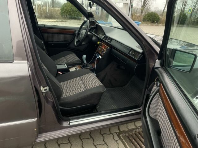 Серый Мерседес Е-Класс, объемом двигателя 2 л и пробегом 700 тыс. км за 1000 $, фото 16 на Automoto.ua