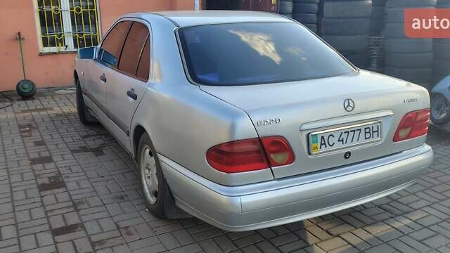 Сірий Мерседес Е-Клас, об'ємом двигуна 2.16 л та пробігом 423 тис. км за 3250 $, фото 3 на Automoto.ua