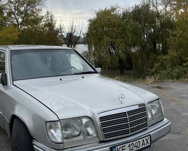 Сірий Мерседес Е-Клас, об'ємом двигуна 2.2 л та пробігом 456 тис. км за 3000 $, фото 2 на Automoto.ua
