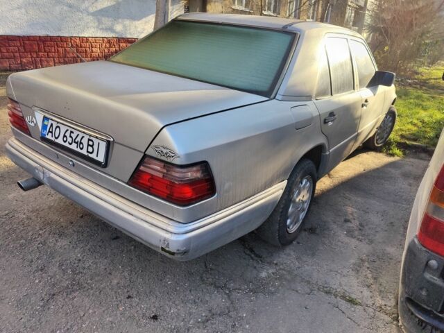 Сірий Мерседес Е-Клас, об'ємом двигуна 2.2 л та пробігом 300 тис. км за 2600 $, фото 4 на Automoto.ua