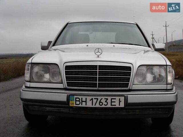 Сірий Мерседес Е-Клас, об'ємом двигуна 2.2 л та пробігом 376 тис. км за 3100 $, фото 1 на Automoto.ua