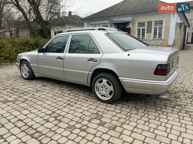 Серый Мерседес Е-Класс, объемом двигателя 3 л и пробегом 400 тыс. км за 3300 $, фото 3 на Automoto.ua