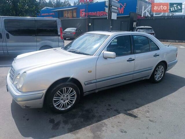 Сірий Мерседес Е-Клас, об'ємом двигуна 3.2 л та пробігом 437 тис. км за 3500 $, фото 1 на Automoto.ua