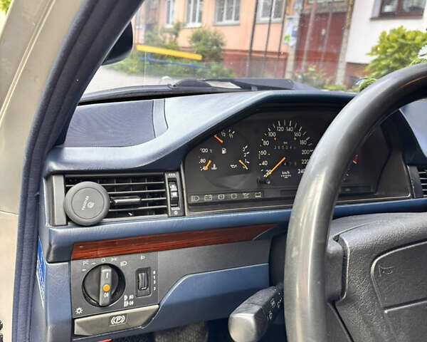 Сірий Мерседес Е-Клас, об'ємом двигуна 2.2 л та пробігом 365 тис. км за 4000 $, фото 16 на Automoto.ua
