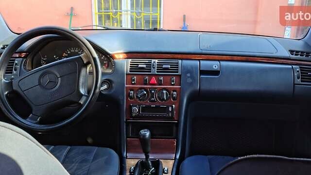 Сірий Мерседес Е-Клас, об'ємом двигуна 2.16 л та пробігом 423 тис. км за 3250 $, фото 9 на Automoto.ua