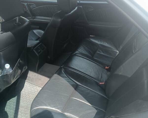 Сірий Мерседес Е-Клас, об'ємом двигуна 3.2 л та пробігом 437 тис. км за 3500 $, фото 9 на Automoto.ua