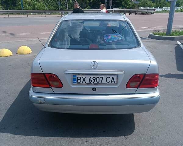 Сірий Мерседес Е-Клас, об'ємом двигуна 3.2 л та пробігом 437 тис. км за 3500 $, фото 3 на Automoto.ua