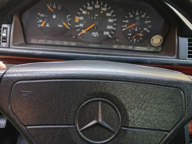 Серый Мерседес Е-Класс, объемом двигателя 3 л и пробегом 460 тыс. км за 3500 $, фото 2 на Automoto.ua