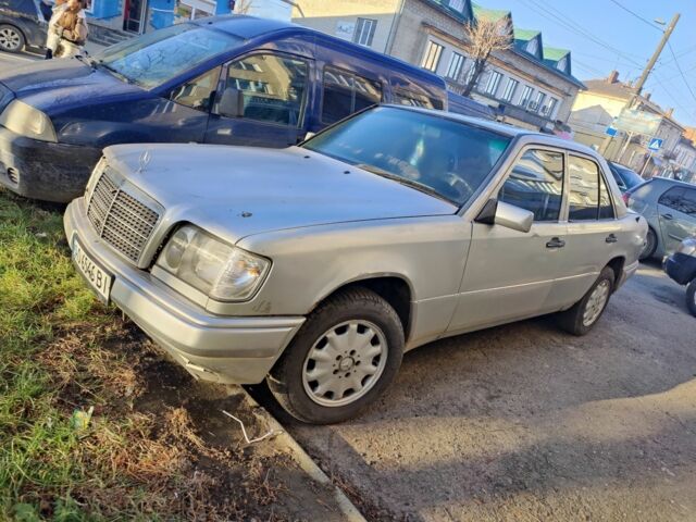 Сірий Мерседес Е-Клас, об'ємом двигуна 2.2 л та пробігом 300 тис. км за 2600 $, фото 1 на Automoto.ua