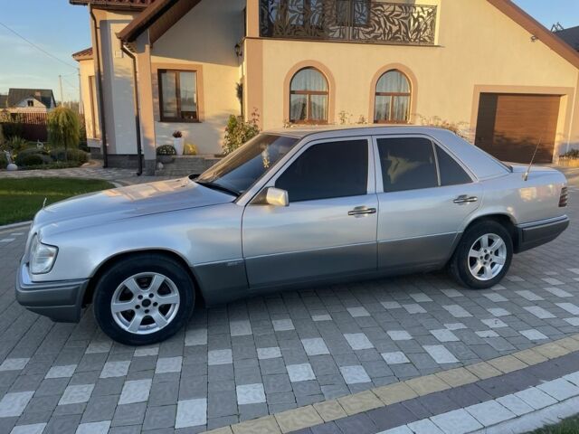 Серый Мерседес Е-Класс, объемом двигателя 2.5 л и пробегом 465 тыс. км за 3500 $, фото 2 на Automoto.ua