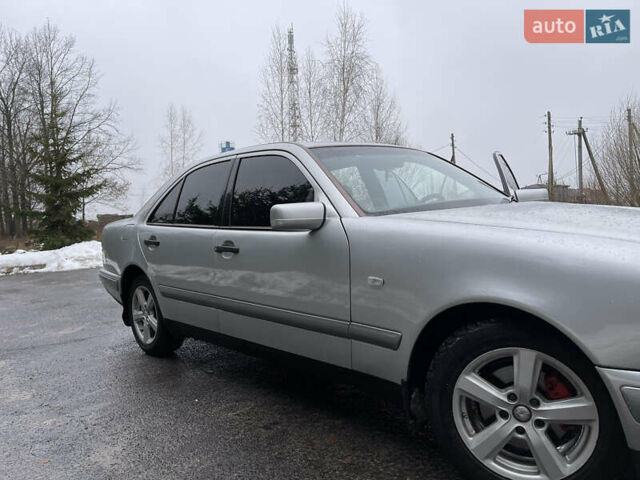 Сірий Мерседес Е-Клас, об'ємом двигуна 2.3 л та пробігом 219 тис. км за 4100 $, фото 5 на Automoto.ua