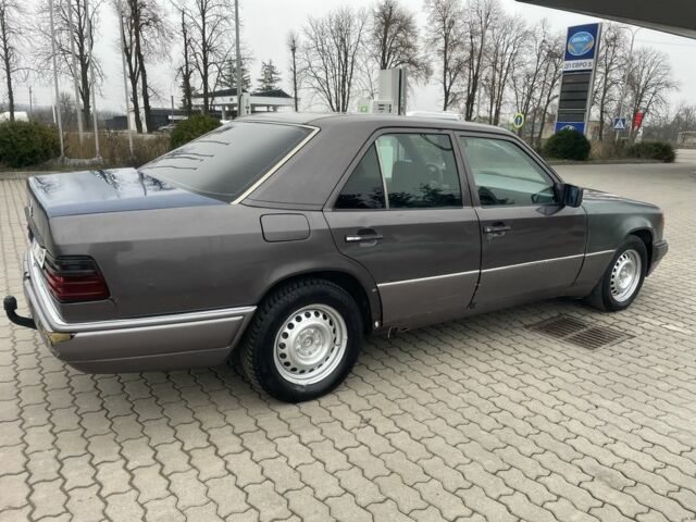 Серый Мерседес Е-Класс, объемом двигателя 2 л и пробегом 700 тыс. км за 1000 $, фото 7 на Automoto.ua