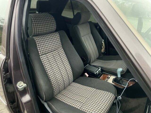 Серый Мерседес Е-Класс, объемом двигателя 2 л и пробегом 700 тыс. км за 1000 $, фото 17 на Automoto.ua