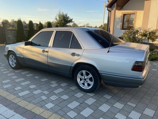 Серый Мерседес Е-Класс, объемом двигателя 2.5 л и пробегом 465 тыс. км за 3500 $, фото 3 на Automoto.ua