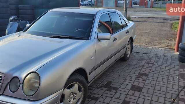 Сірий Мерседес Е-Клас, об'ємом двигуна 2.16 л та пробігом 423 тис. км за 3250 $, фото 2 на Automoto.ua