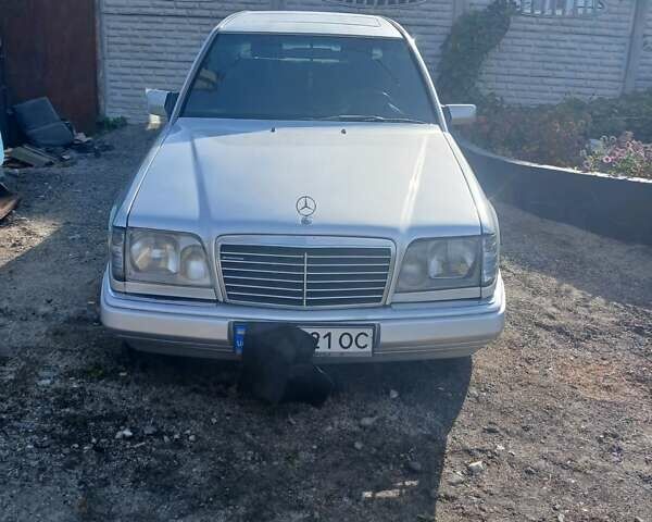 Сірий Мерседес Е-Клас, об'ємом двигуна 2 л та пробігом 460 тис. км за 3300 $, фото 2 на Automoto.ua