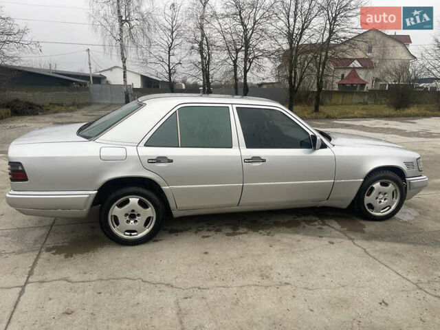 Серый Мерседес Е-Класс, объемом двигателя 3 л и пробегом 400 тыс. км за 3000 $, фото 7 на Automoto.ua