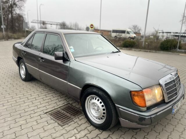 Серый Мерседес Е-Класс, объемом двигателя 2 л и пробегом 700 тыс. км за 1000 $, фото 8 на Automoto.ua