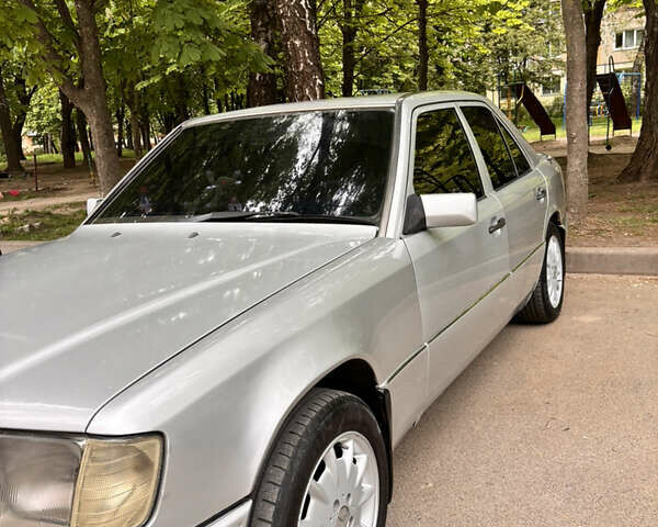 Сірий Мерседес Е-Клас, об'ємом двигуна 2.2 л та пробігом 365 тис. км за 4000 $, фото 2 на Automoto.ua