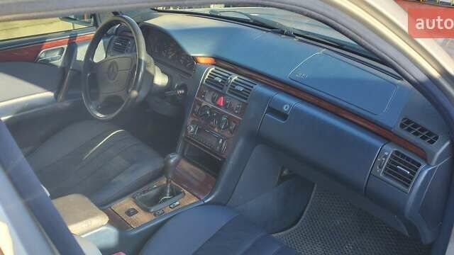 Сірий Мерседес Е-Клас, об'ємом двигуна 2.16 л та пробігом 423 тис. км за 3250 $, фото 7 на Automoto.ua