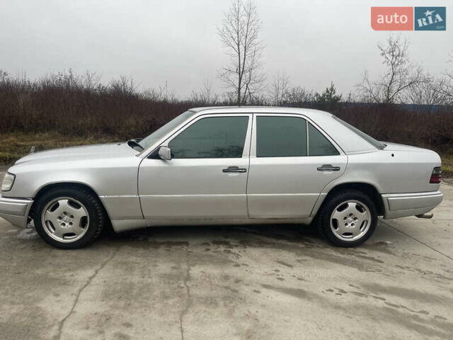 Серый Мерседес Е-Класс, объемом двигателя 3 л и пробегом 400 тыс. км за 3000 $, фото 2 на Automoto.ua