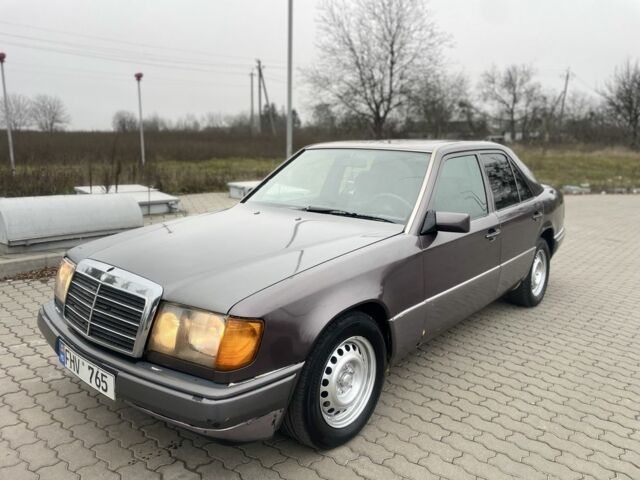 Серый Мерседес Е-Класс, объемом двигателя 2 л и пробегом 700 тыс. км за 1000 $, фото 1 на Automoto.ua