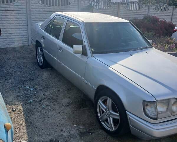 Сірий Мерседес Е-Клас, об'ємом двигуна 2 л та пробігом 460 тис. км за 3300 $, фото 3 на Automoto.ua