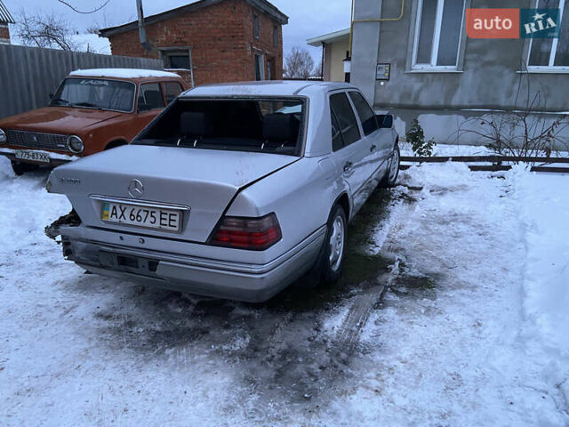 Серый Мерседес Е-Класс, объемом двигателя 2 л и пробегом 470 тыс. км за 1500 $, фото 2 на Automoto.ua