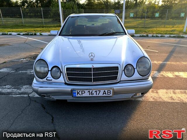 Серый Мерседес Е-Класс, объемом двигателя 2.2 л и пробегом 300 тыс. км за 2500 $, фото 1 на Automoto.ua