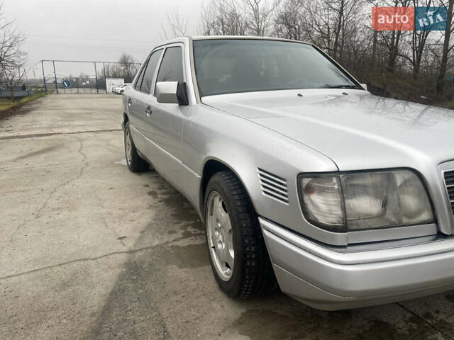 Серый Мерседес Е-Класс, объемом двигателя 3 л и пробегом 400 тыс. км за 3000 $, фото 10 на Automoto.ua