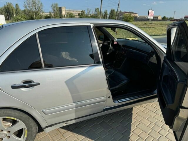 Мерседес Е-Класс 1995 в Белгород-Днестровском на Automoto.ua Серый Мерседес Е-Класс, объемом двигателя 3.2 л и пробегом 430 тыс. км за 4200 $, фото 7 на Automoto.ua