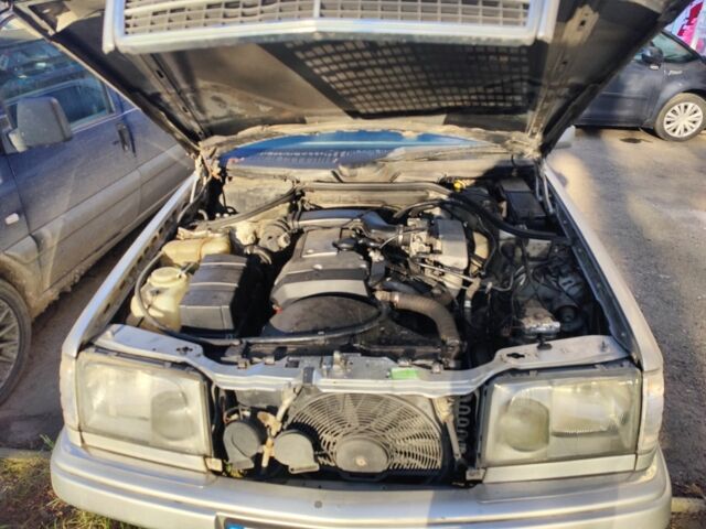 Сірий Мерседес Е-Клас, об'ємом двигуна 2.2 л та пробігом 300 тис. км за 2600 $, фото 6 на Automoto.ua