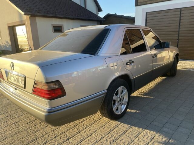 Серый Мерседес Е-Класс, объемом двигателя 2.5 л и пробегом 465 тыс. км за 3500 $, фото 5 на Automoto.ua