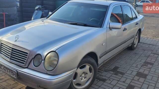 Сірий Мерседес Е-Клас, об'ємом двигуна 2.16 л та пробігом 423 тис. км за 3250 $, фото 1 на Automoto.ua