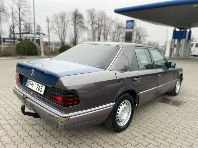 Серый Мерседес Е-Класс, объемом двигателя 2 л и пробегом 700 тыс. км за 1000 $, фото 6 на Automoto.ua