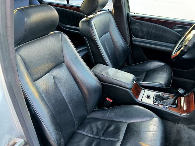 Серый Мерседес Е-Класс, объемом двигателя 2.2 л и пробегом 300 тыс. км за 2500 $, фото 10 на Automoto.ua