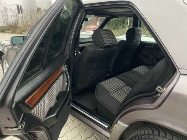 Серый Мерседес Е-Класс, объемом двигателя 2 л и пробегом 700 тыс. км за 1000 $, фото 13 на Automoto.ua