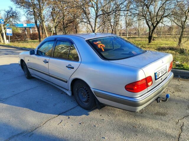 Серый Мерседес Е-Класс, объемом двигателя 2 л и пробегом 440 тыс. км за 3300 $, фото 7 на Automoto.ua