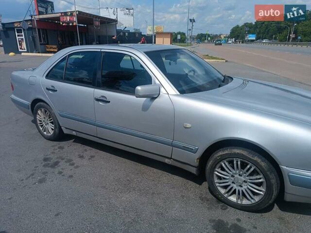 Сірий Мерседес Е-Клас, об'ємом двигуна 3.2 л та пробігом 437 тис. км за 3500 $, фото 2 на Automoto.ua