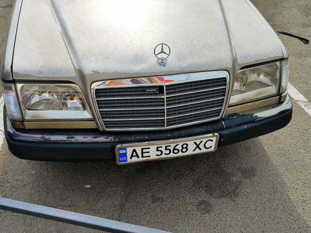 Сірий Мерседес Е-Клас, об'ємом двигуна 2.2 л та пробігом 275 тис. км за 2100 $, фото 4 на Automoto.ua